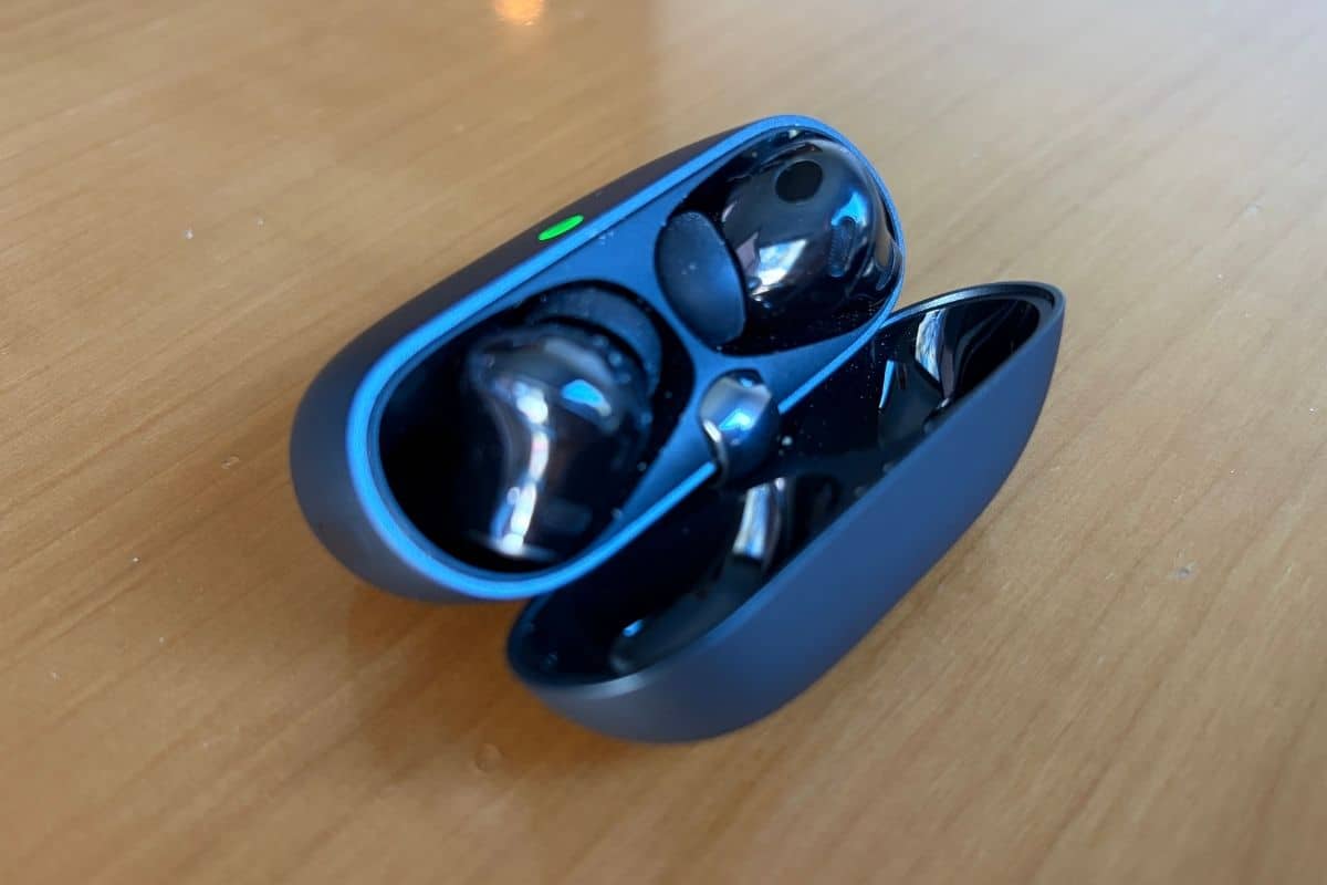 La custodia di Huawei FreeBuds Pro 5, aperta