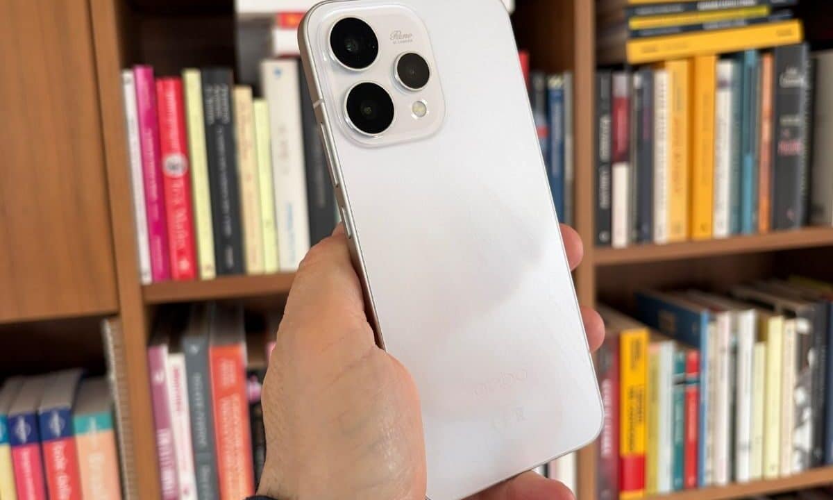 La parte posteriore di OPPO Reno15