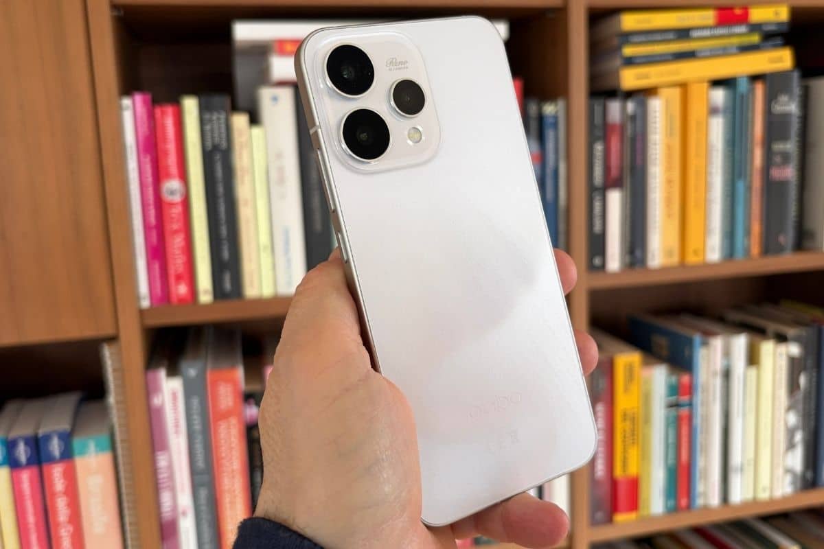 La parte posteriore di OPPO Reno15