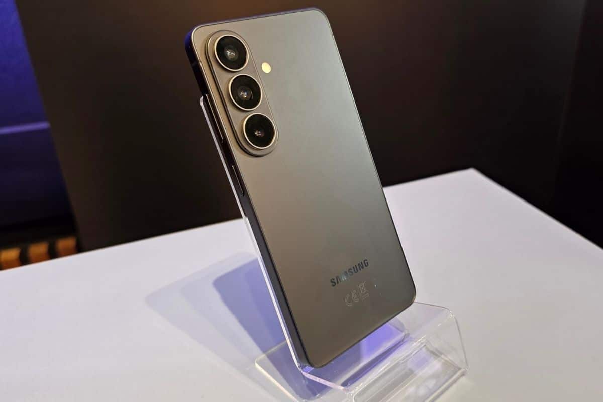 S26+ visto di tre quarti