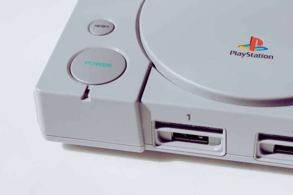 Se hai una vecchia Playstation 1 nel cassetto forse è il momento di tirarla fuori: cifra record