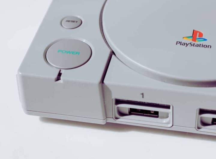 Se hai una vecchia Playstation 1 nel cassetto forse è il momento di tirarla fuori: cifra record