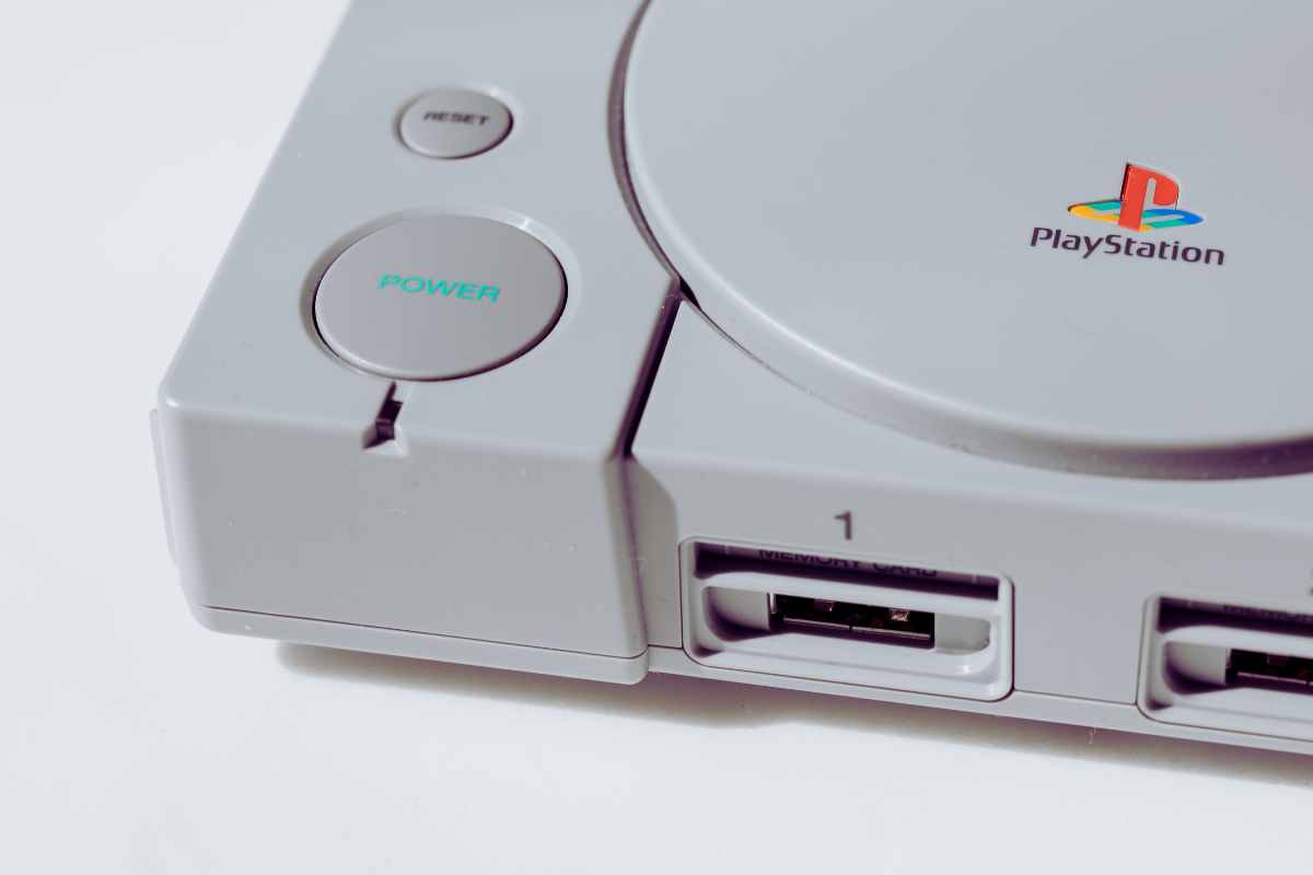 Se hai una vecchia Playstation 1 nel cassetto forse è il momento di tirarla fuori: cifra record