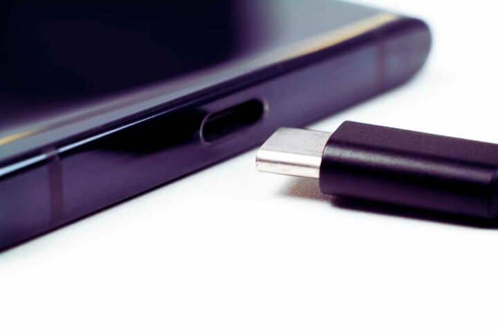 La porta USB-C del tuo telefono vale oro: altro che semplice ricarica
