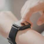 Sai perché gli smartwatch emettono quella luce verde per il battito cardiaco? Non lo immagini