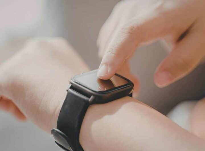 Sai perché gli smartwatch emettono quella luce verde per il battito cardiaco? Non lo immagini