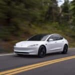 Da Los Angeles a New York senza toccare il volante: l'incredibile record di Tesla Full Self-Driving