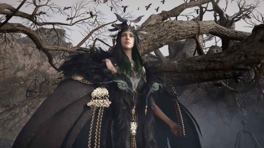 Figura femminile con abiti rituali e mantello scuro circondata da alberi spogli