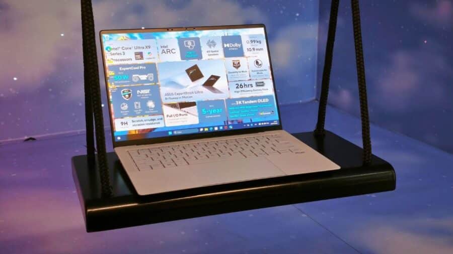 ExpertBook Ultra display