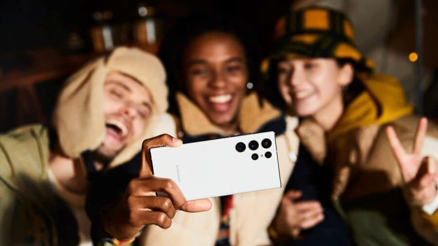 Samsung, update per moltissimi smartphone