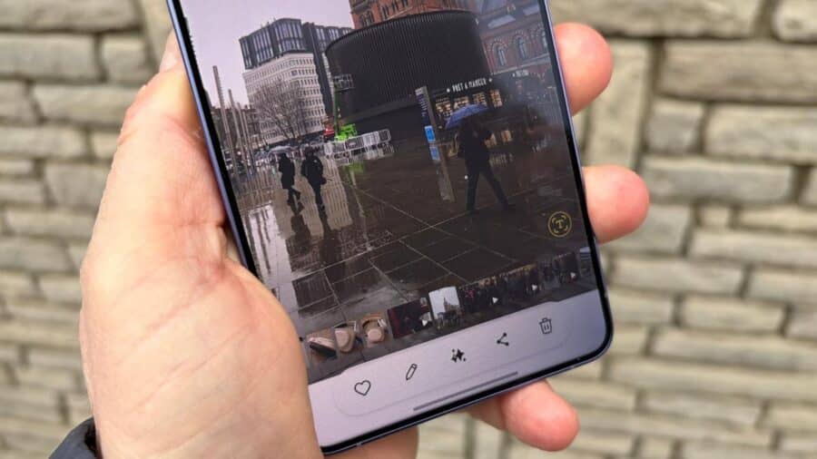 Samsung Galaxy S26 Ultra  sotto la pioggia