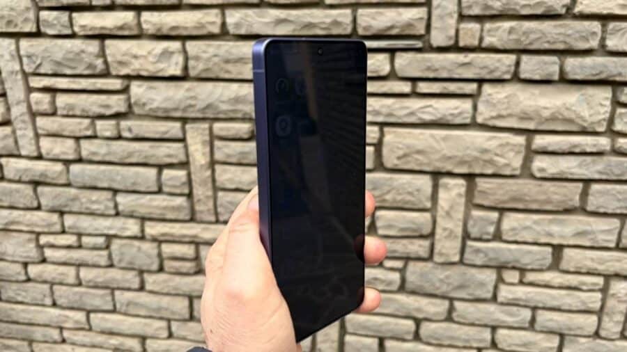 Samsung Galaxy S26 Ultra fotografato frontalmente