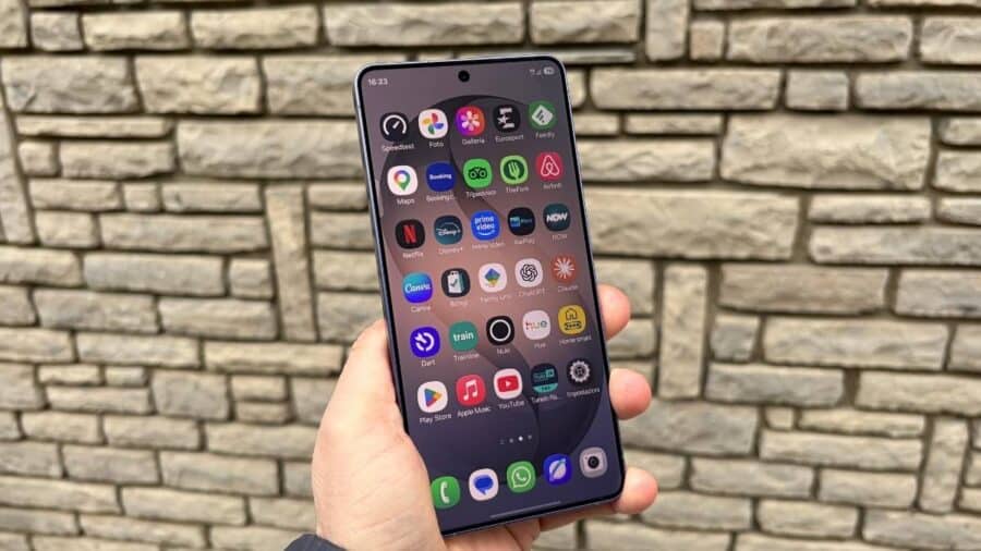 Samsung Galaxy S26 Ultra schermata home con app su display da 6,9 pollici