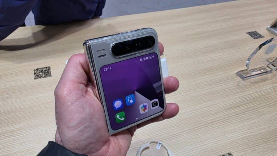 Mister Gadget MWC Huawei pura x visto da chiuso