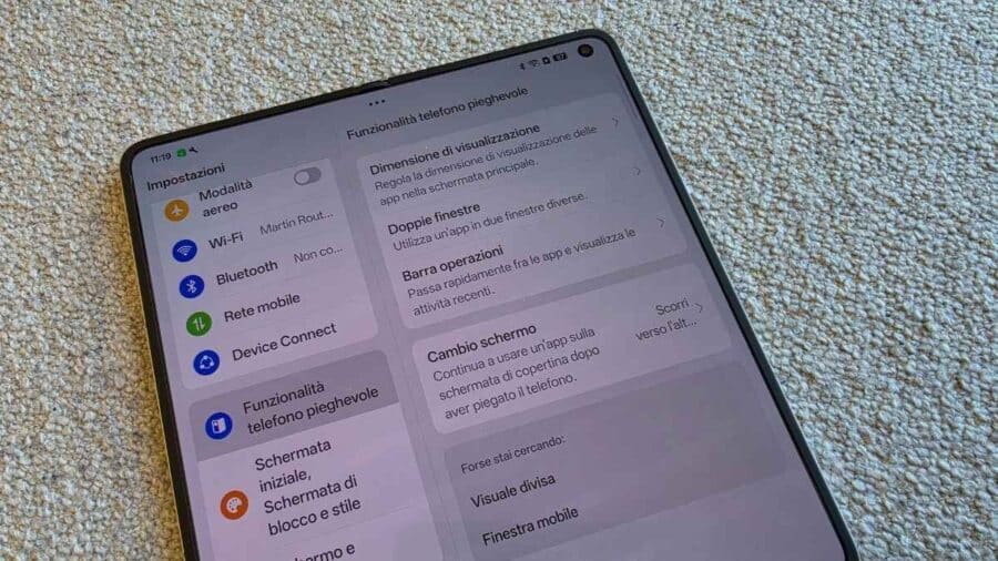 OPPO Find N6 aperto con impostazioni ColorOS 16 e menu funzionalità telefono pieghevole visibile