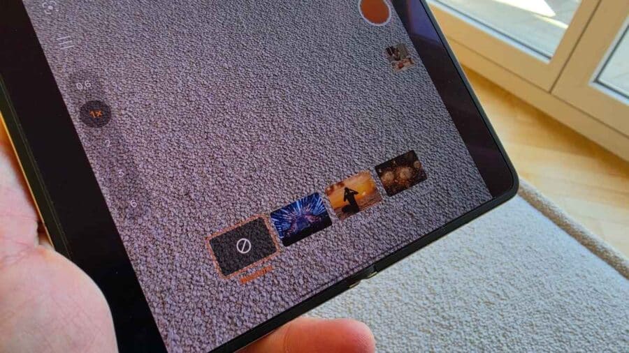 OPPO Find N6 app fotocamera con selettore zoom e filtri Hasselblad sul display interno