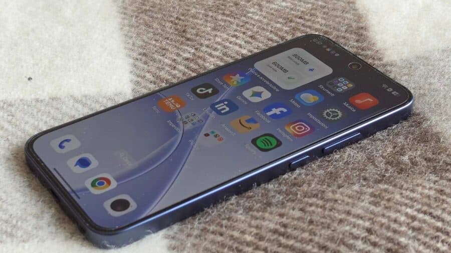 OPPO Reno 15 FS 5G schermata home con ColorOS 16 e app installate in orizzontale