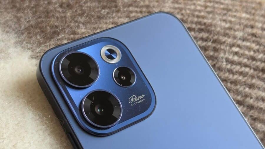 OPPO Reno 15 FS 5G dettaglio modulo fotocamere posteriore triplo con scritta Reno AI Camera