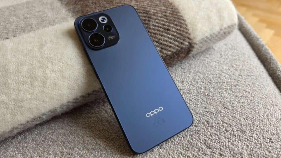 OPPO Reno 15 FS 5G vista posteriore completa in colorazione Aurora Blue su superficie grigia