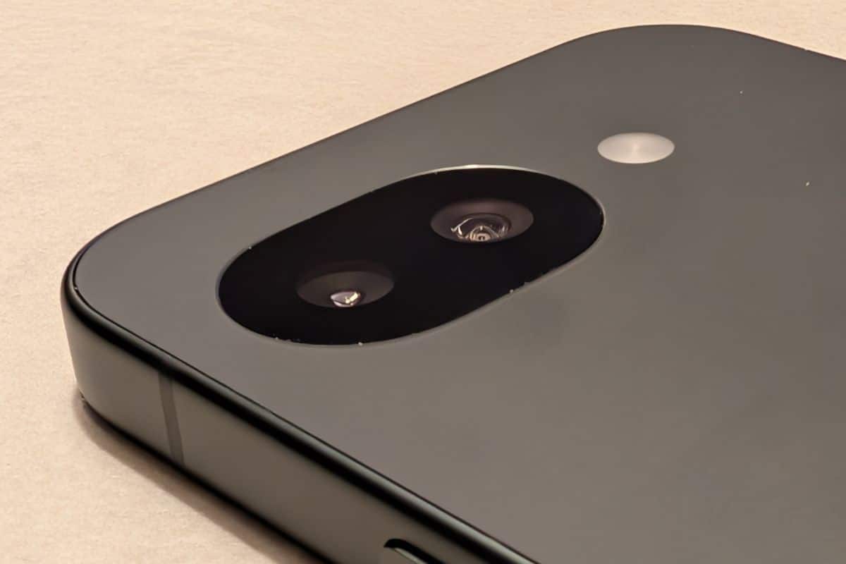 Google Pixel 10a: design piatto