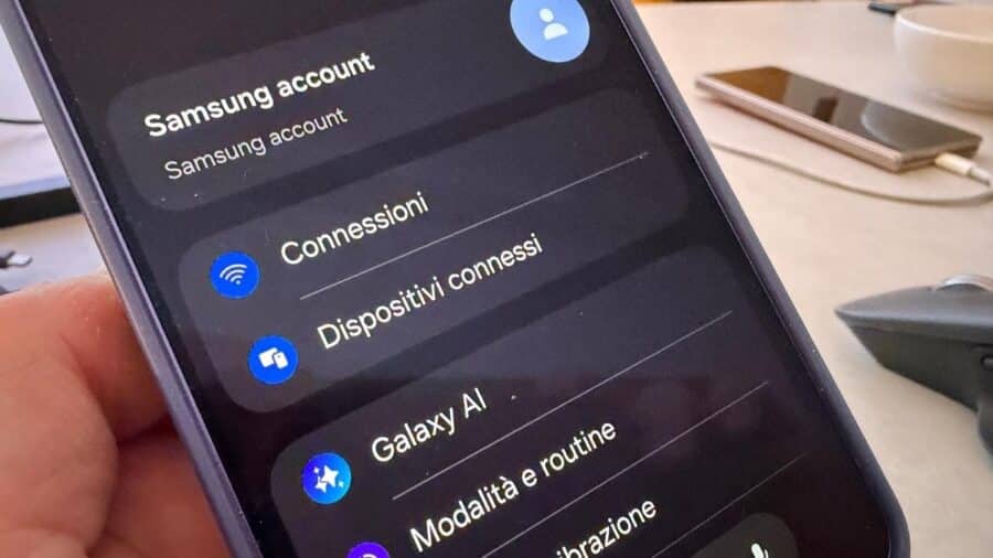Samsung Galaxy S26: schermata Impostazioni con la voce Dispositivi connessi per accedere a Quick Share e AirDrop