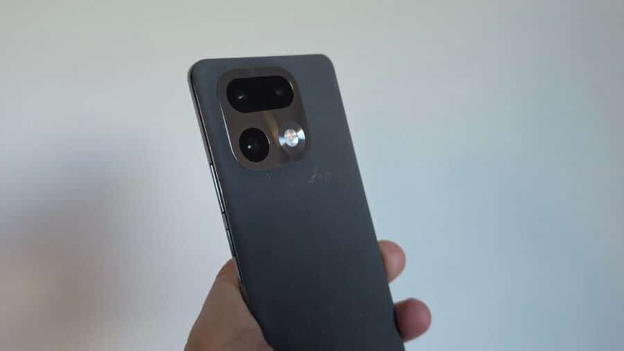 realme 16 Pro+ retro colorazione Master Grey modulo fotocamere triplo