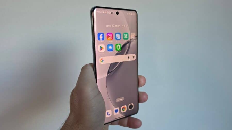 realme 16 Pro+ display frontale acceso schermata home colorazione Master Gold