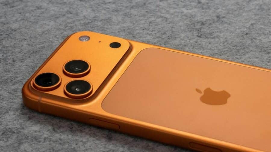 iPhone 17 Pro appoggiato su un tavolo