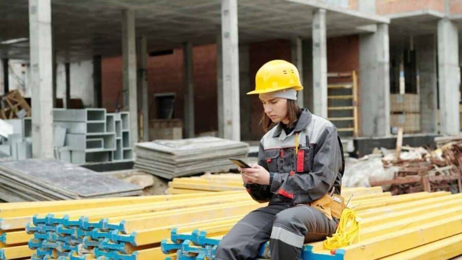Usare smartphone rugged in cantiere