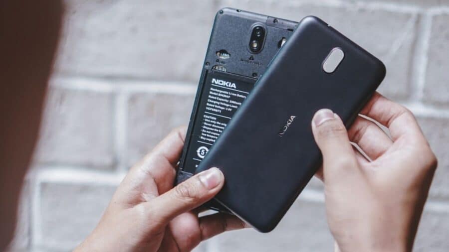 Il ritorno delle batterie rimovibili: come l'Europa sta cambiando il design degli smartphone