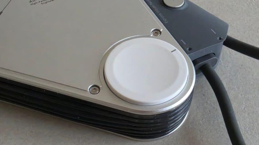 Aulumu M10 pad di ricarica Apple Watch in primo piano