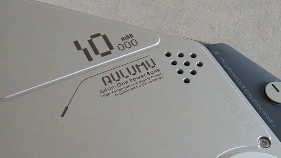 Aulumu M10 pannello superiore con logo e capacità 10.000 mAh