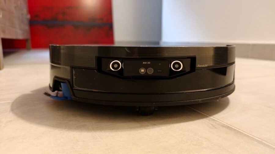 Sensori frontali AIVI 3D e ugelli FocusJet del robot Ecovacs.