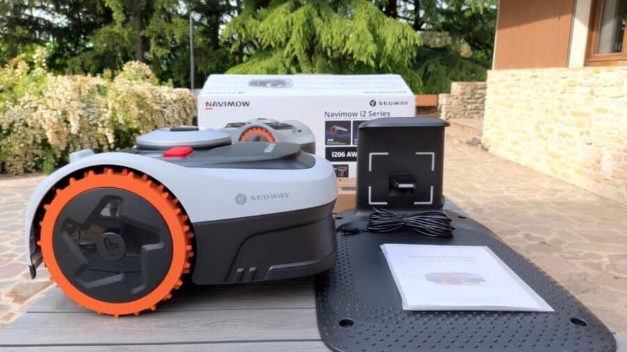 Unboxing Segway Navimow i206 AWD con base, cavi e manuale