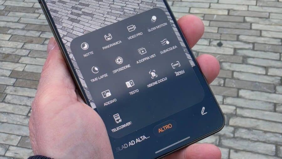 OPPO Find X9 Ultra con il menu delle modalità fotocamera aperto, che include Video Pro, Slow Motion, XPAN, Subacquea e Teleconverter