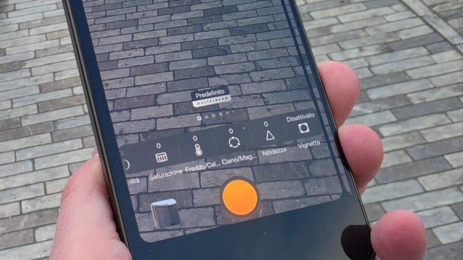 OPPO Find X9 Ultra con i controlli della Hasselblad Master Mode visibili, inclusi saturazione, temperatura colore, nitidezza e vignettatura