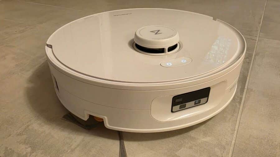 Roborock Qrevo Curv 2 Flow in azione