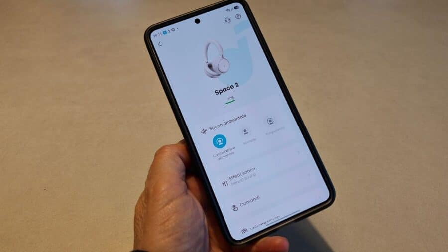 Schermata principale app Soundcore con Soundcore Space 2 connesse, batteria al 70%, cancellazione del rumore attiva e menu HearID Sound visibile