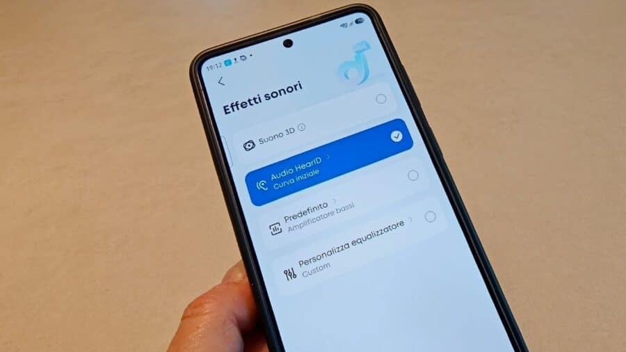 Schermata Effetti sonori dell'app Soundcore con Audio HearID selezionato, opzioni Suono 3D e personalizzazione equalizzatore visibili