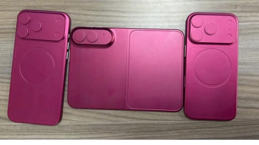 I modelli delle prossime versioni di iPhone appoggiati su un tavolo