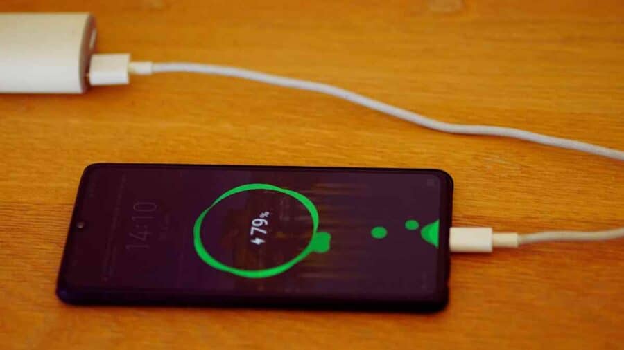 Telefono in carica 02042026 Mistergadget.tech