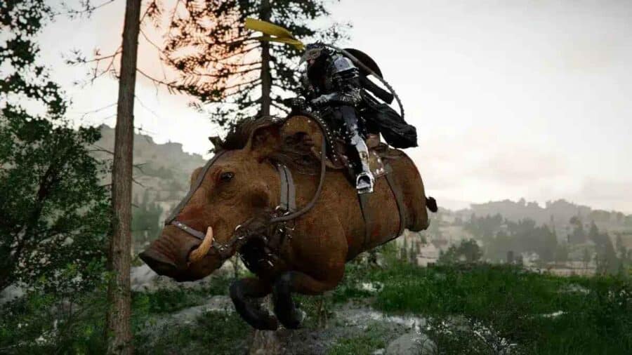 Personaggio in armatura cavalca un grande cinghiale durante un salto in una zona boschiva di Crimson Desert, mostrando una delle nuove cavalcature introdotte con l’aggiornamento.