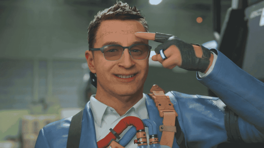 Heartman in Death Stranding sorride mentre indica la propria fronte, indossando una tuta azzurra e accessori tecnologici sul corpo.
