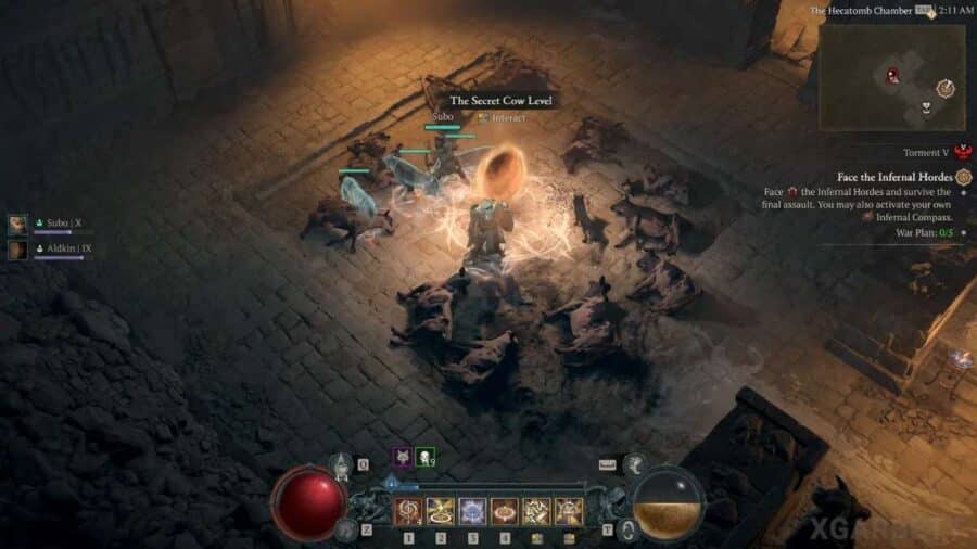Schermata di gameplay di Diablo 4 con un portale attivo chiamato “The Secret Cow Level”, circondato da carcasse bovine e personaggi pronti a entrare nell’area segreta sbloccata dai giocatori.