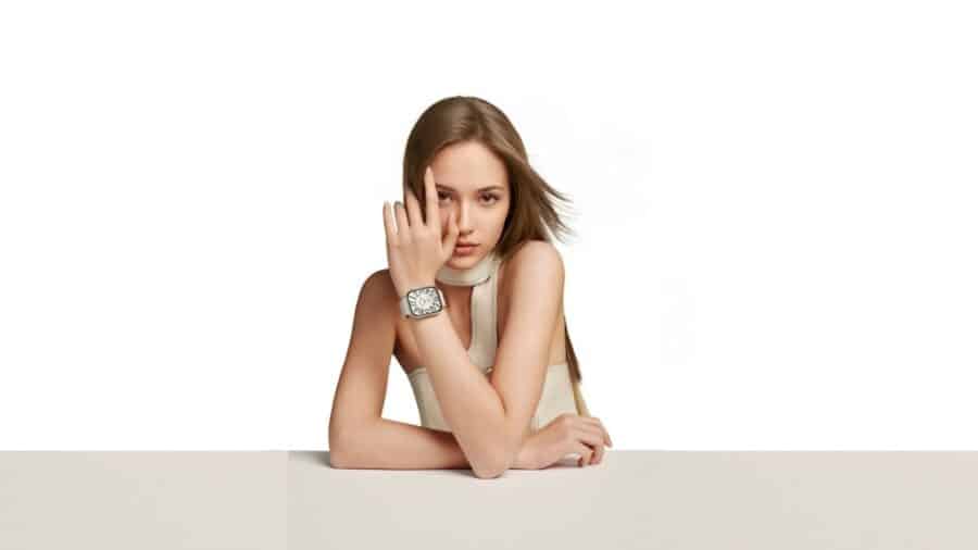 Redmi Watch 6 Silver Gray con quadrante analogico al polso