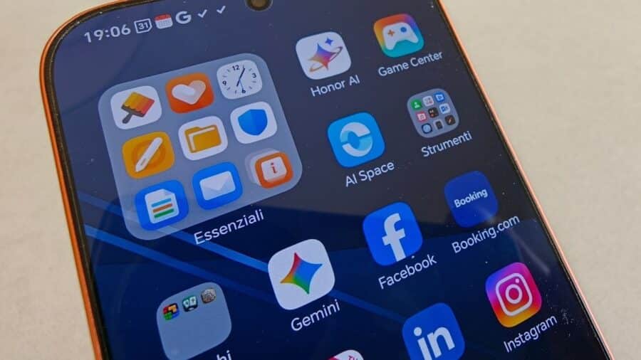 Dettaglio schermata Honor 600 con app Honor AI, AI Space e Gemini visibili su MagicOS 10