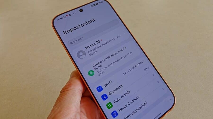 Honor 600 con schermata Impostazioni aperta su MagicOS 10, voce Display con Protezione occhi in evidenza