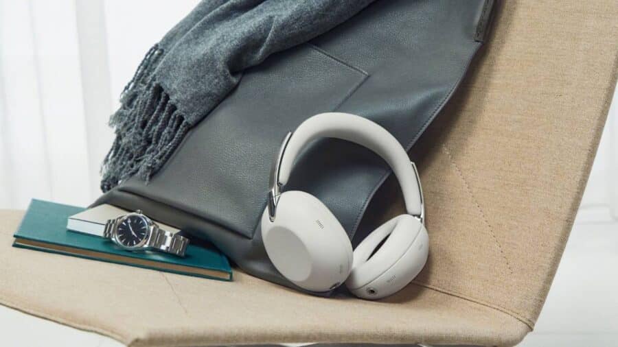 Sony 1000X The Collexion colorazione Platinum in ambientazione lifestyle
