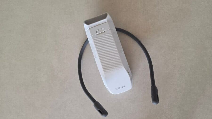 Sony REON Pocket Pro Plus vista frontale con collare