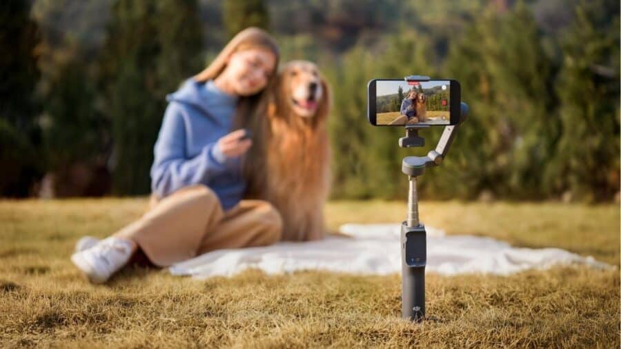 Osmo Mobile 8P in uso con il telecomando staccabile